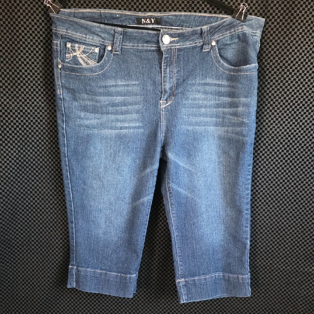 Women's Ankle-Length Blue Jeans